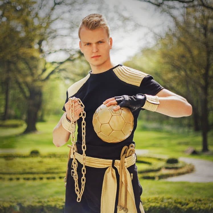 zdjęcie przedstawia Marek – Football Freestyle Żongler